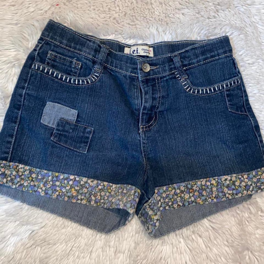 patch worked jean shorts size 7/8! so sad i can’t fit them.